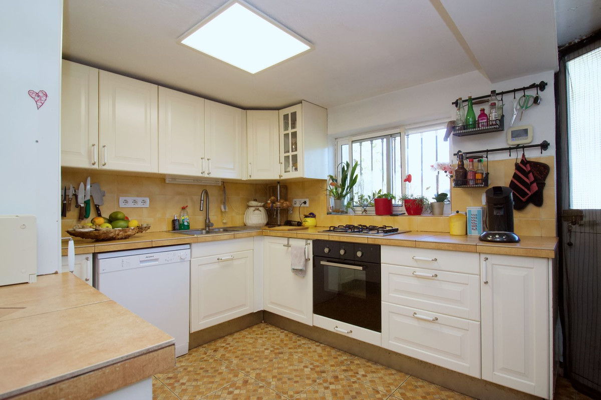 5 Bedroom Villa in Coín - Photo 22