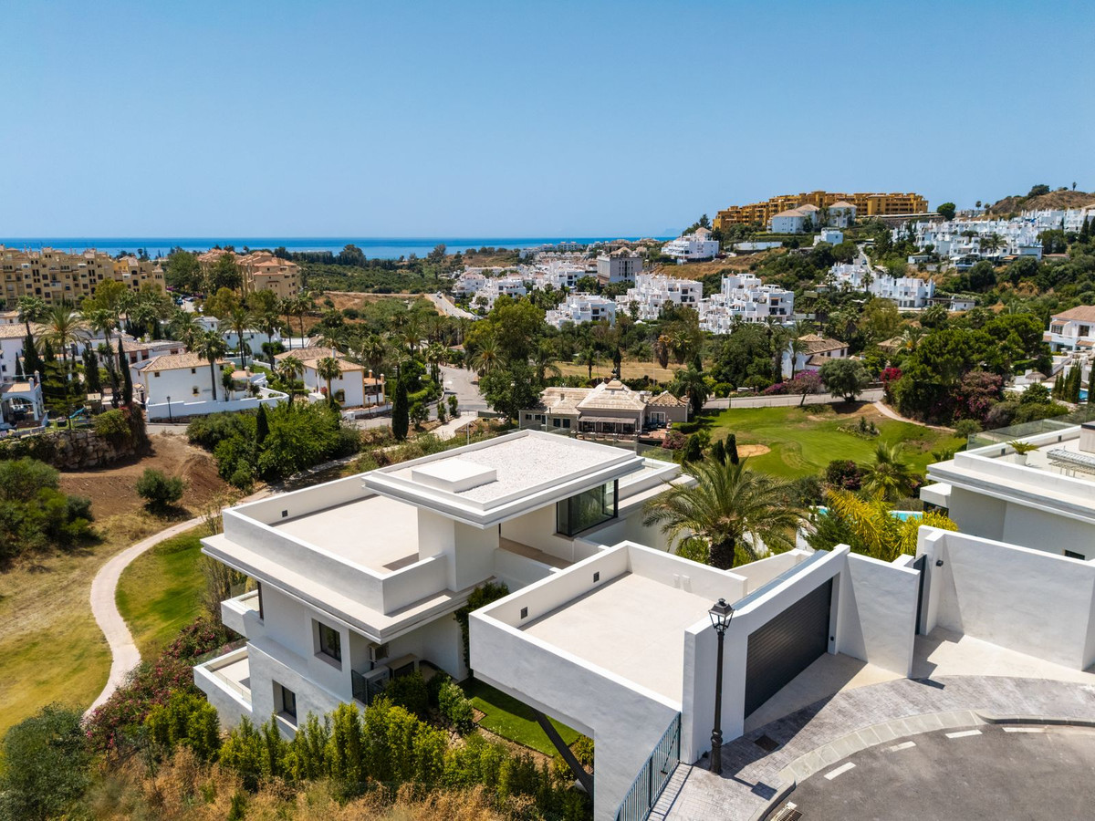 4 Bedroom Villa in Estepona - Photo 20