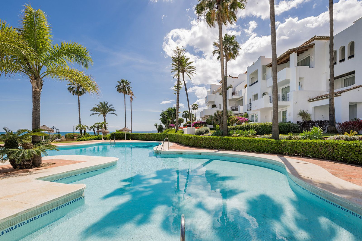 3 Bedroom Apartment in Estepona - Photo 11