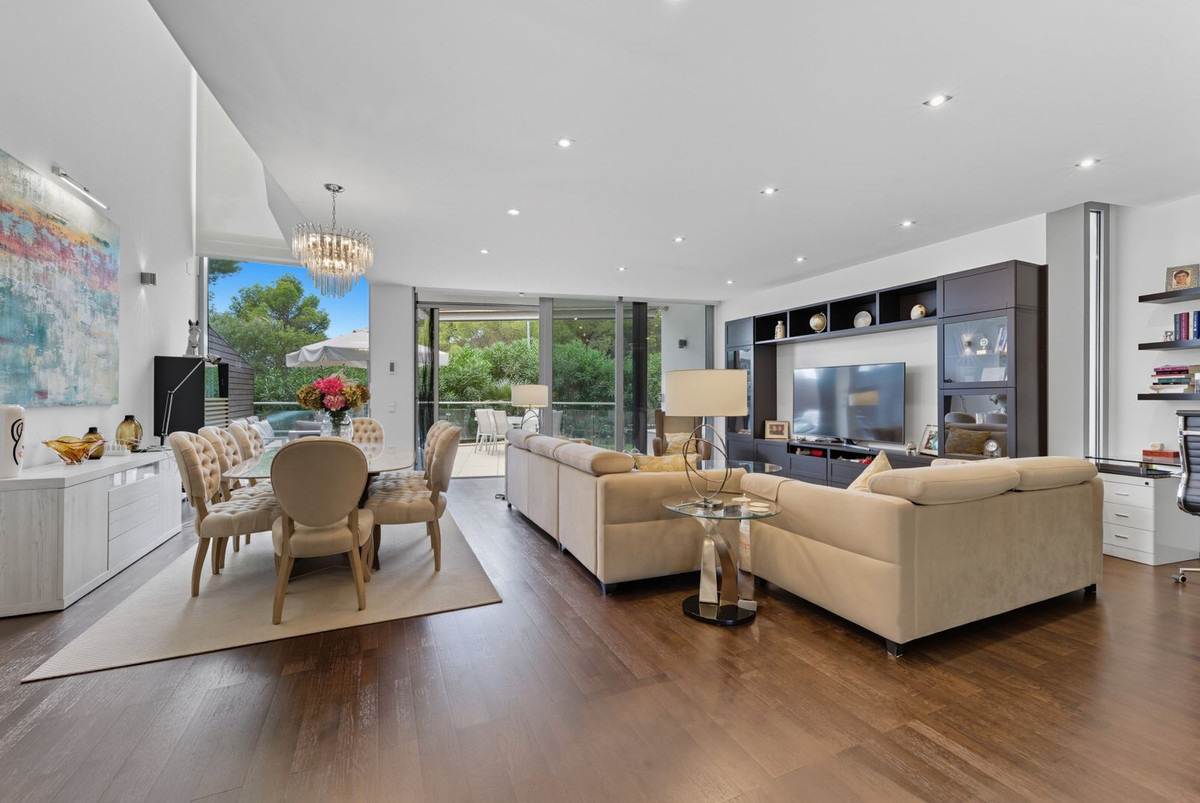2 Bedroom Villa in Marbella - Photo 3