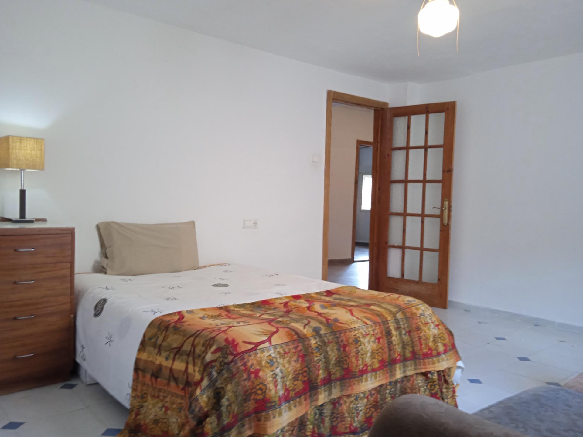 Chalet de 5 dormitorios con piscina en Granada – Foto 15