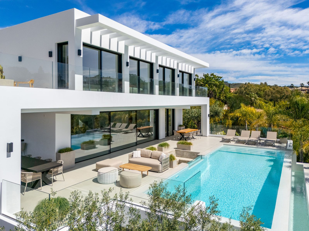 5 Bedroom Villa in Marbella - Photo 3