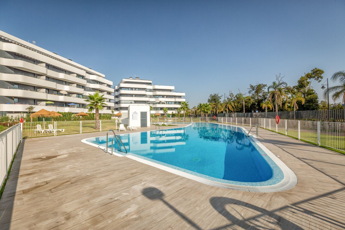 2 Bedroom Penthouse in Torremolinos - Photo 34