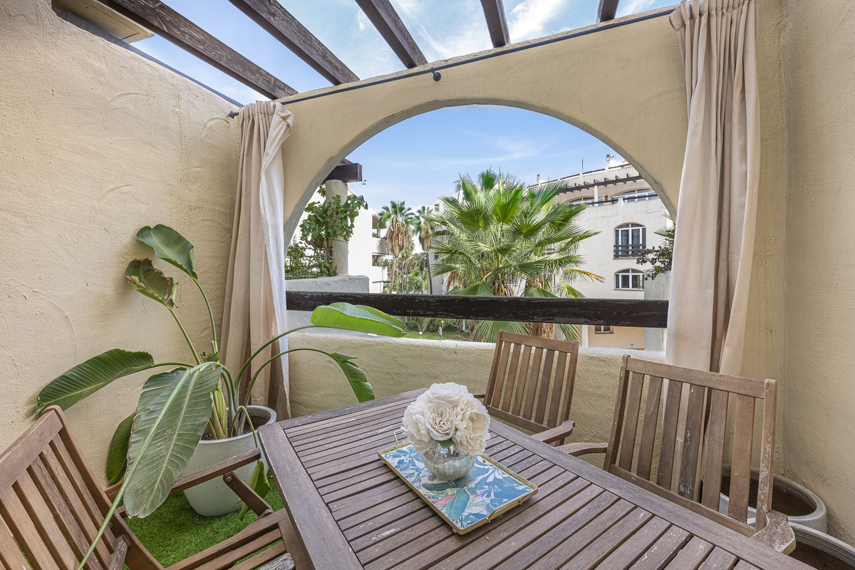 1 Bedroom Apartment in Estepona - Photo 22