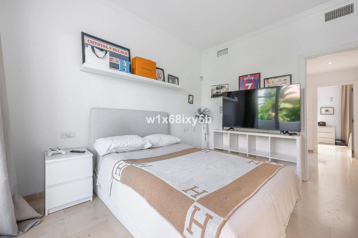 3 Bedroom Townhouse in Marbella - Photo 11