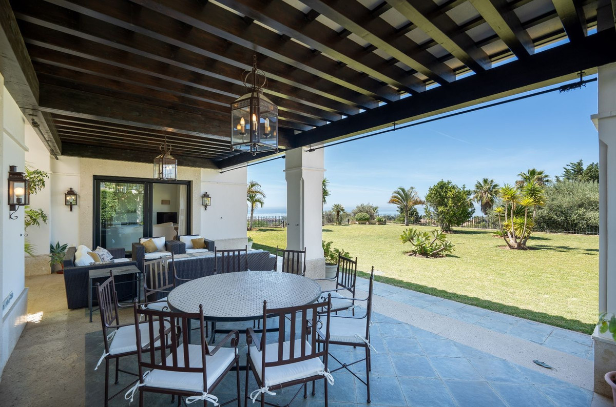 6 Bedroom Villa in Marbella - Photo 9