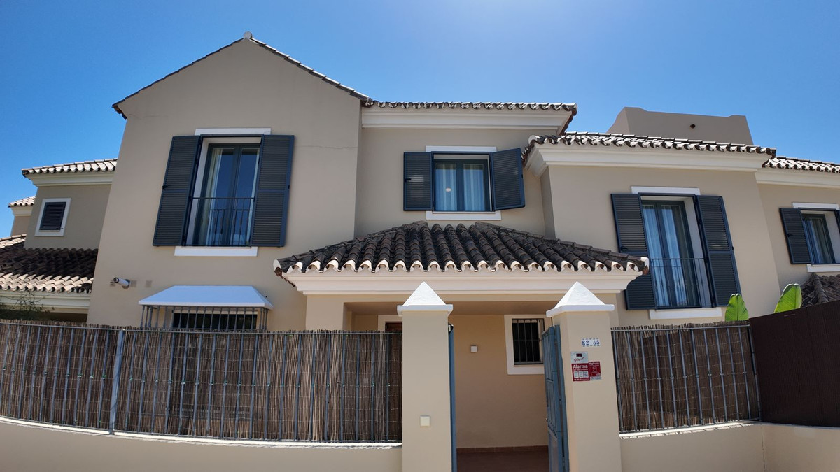 4 Bedroom Townhouse in Benahavís - Photo 66