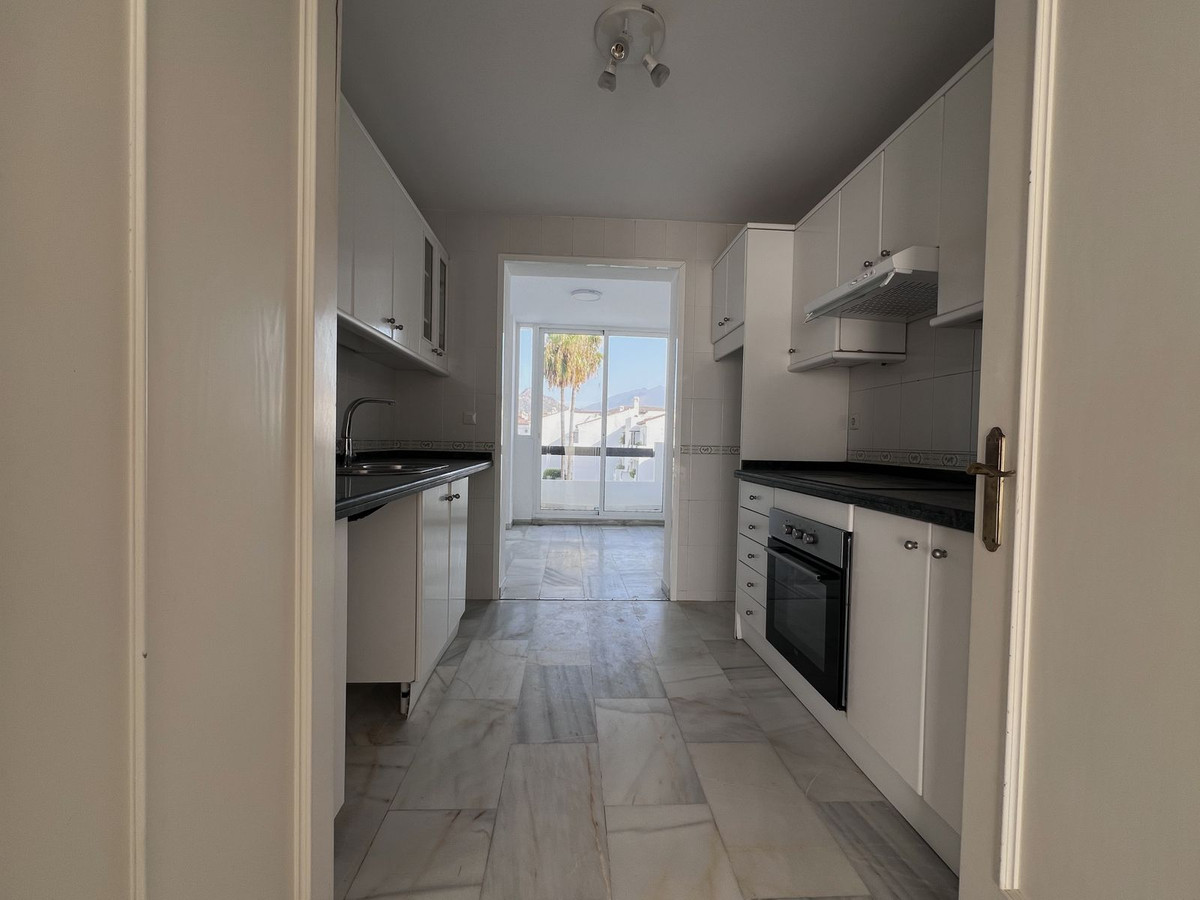 2 Bedroom Apartment in Estepona - Photo 22