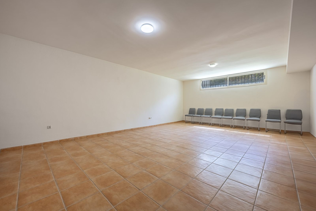 4 Bedroom Townhouse in Marbella - Photo 36