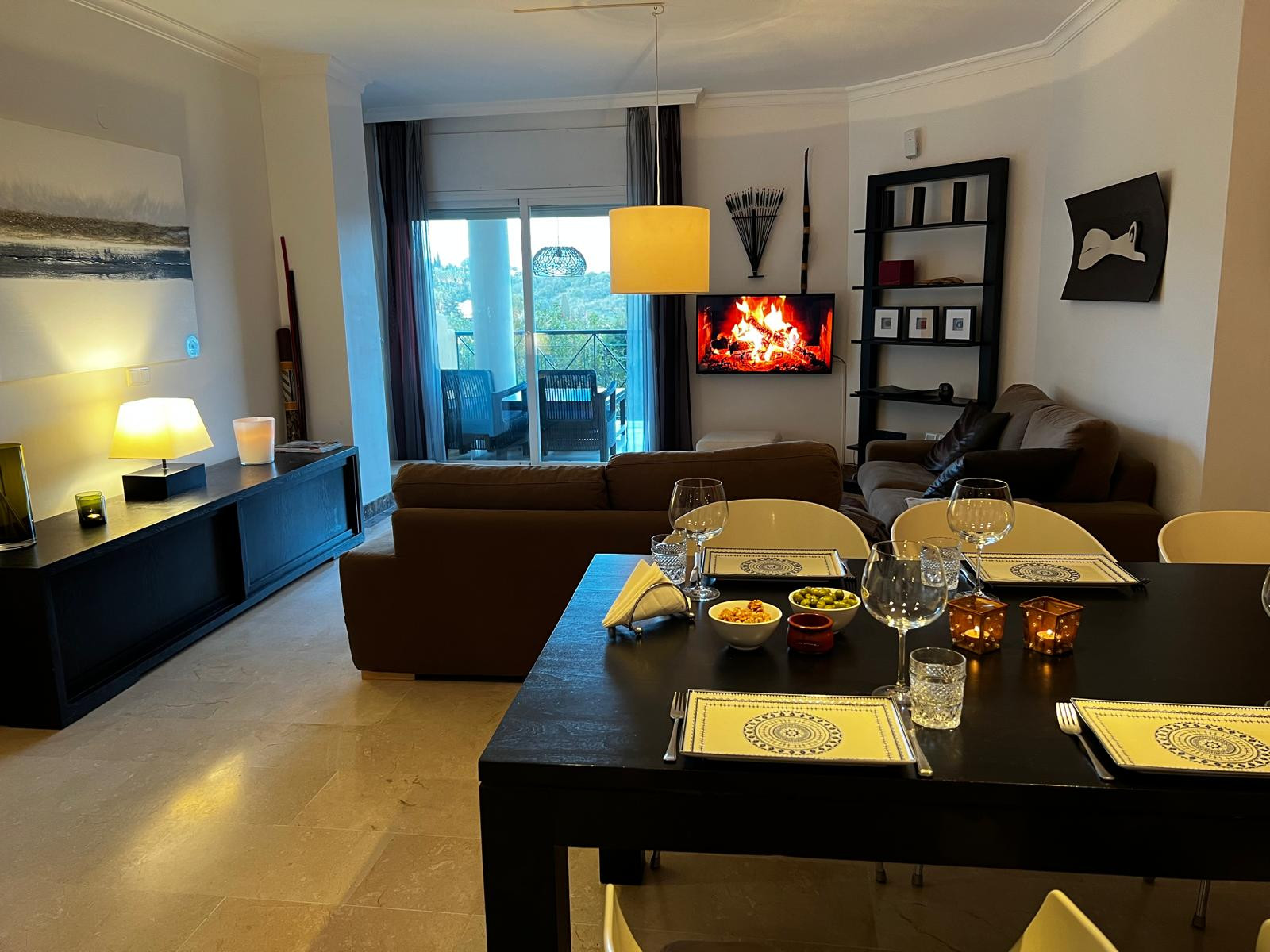 3 Bedroom Apartment in Estepona - Photo 3