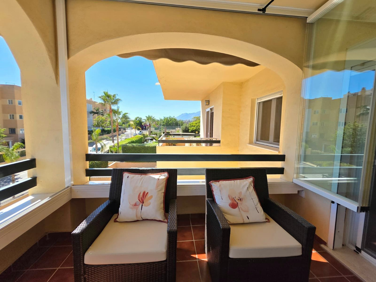 3 Bedroom Apartment in Estepona - Photo 5