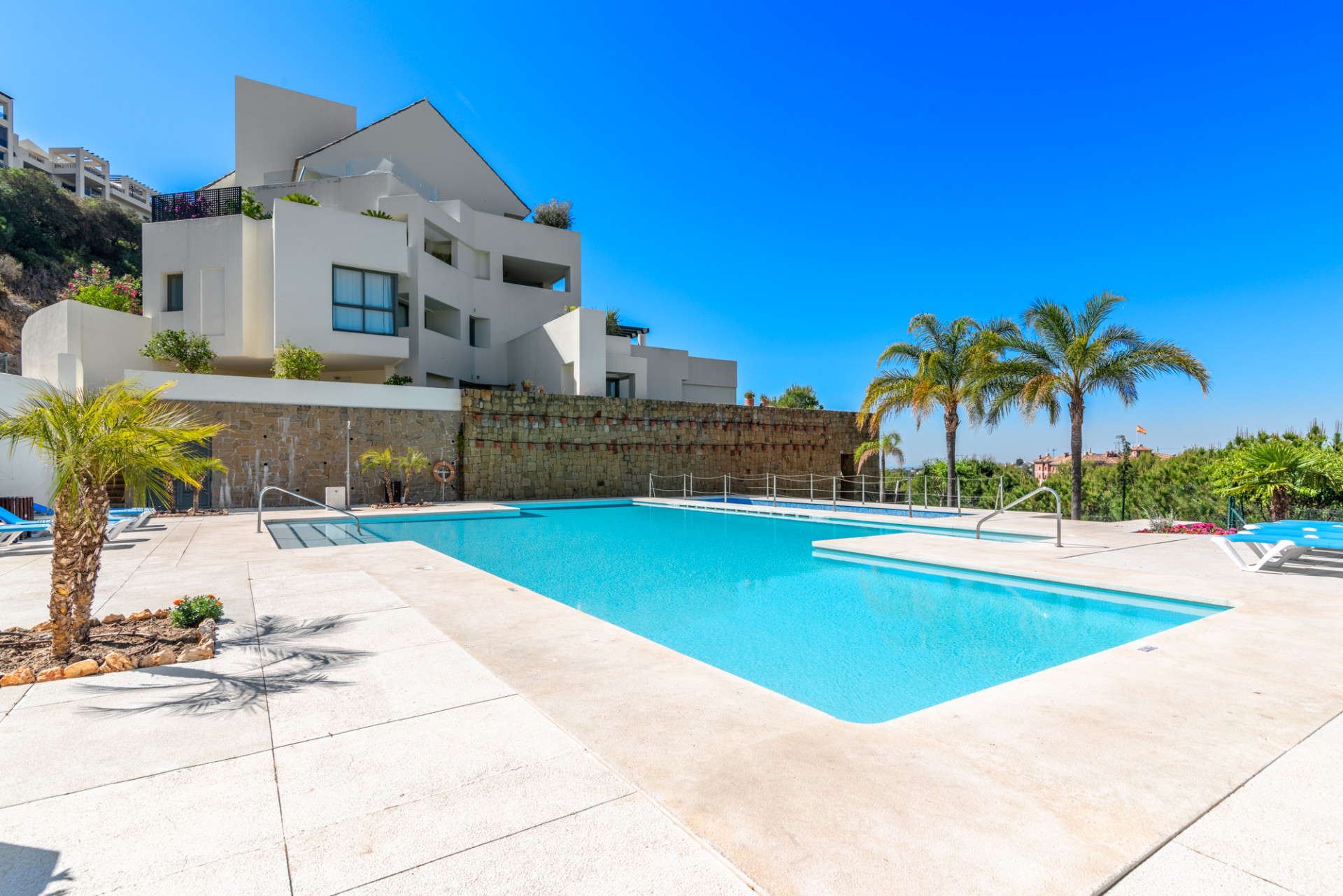 2 Bedroom Apartment in Benahavís - Photo 24