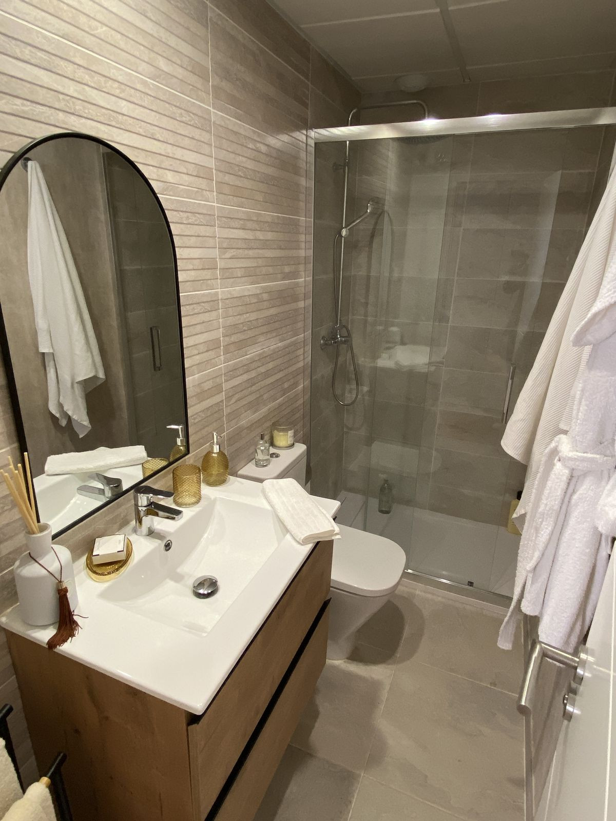 2 Bedroom Apartment in Estepona - Photo 17