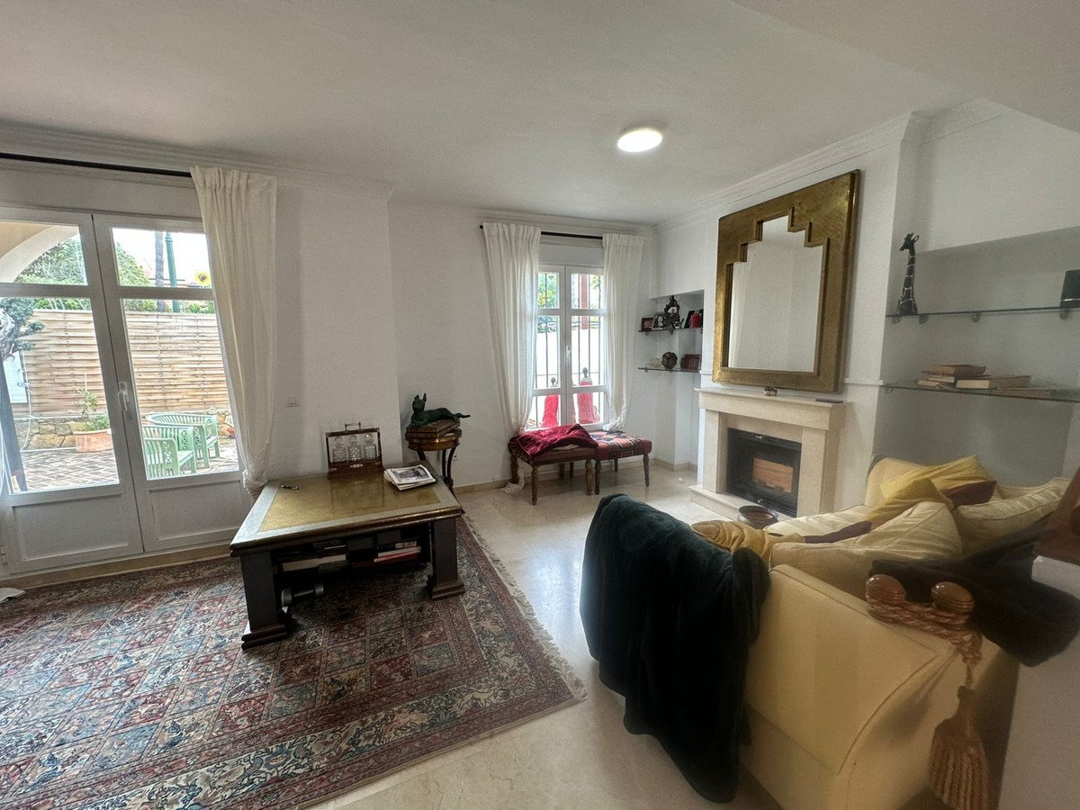 4 Bedroom Townhouse in San Pedro de Alcántara - Photo 6