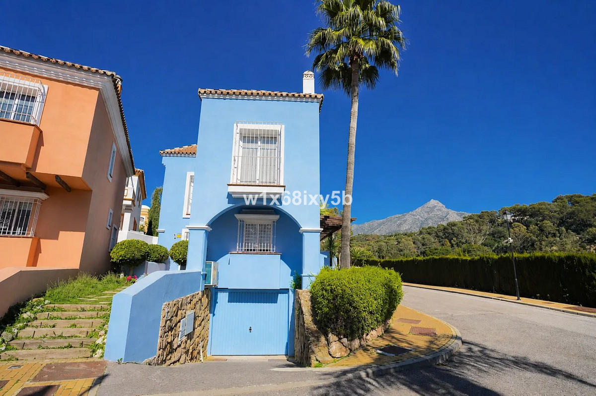 Villa in Nueva Andalucia