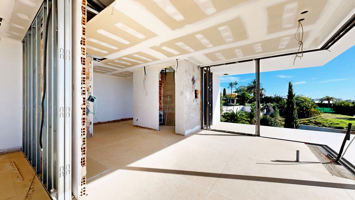 6 Bedroom Villa in Marbella - Photo 7