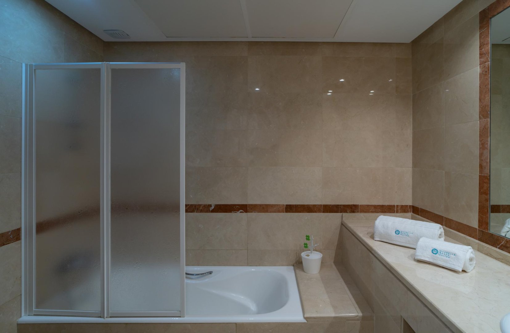 4 Bedroom Villa in Marbella - Photo 23