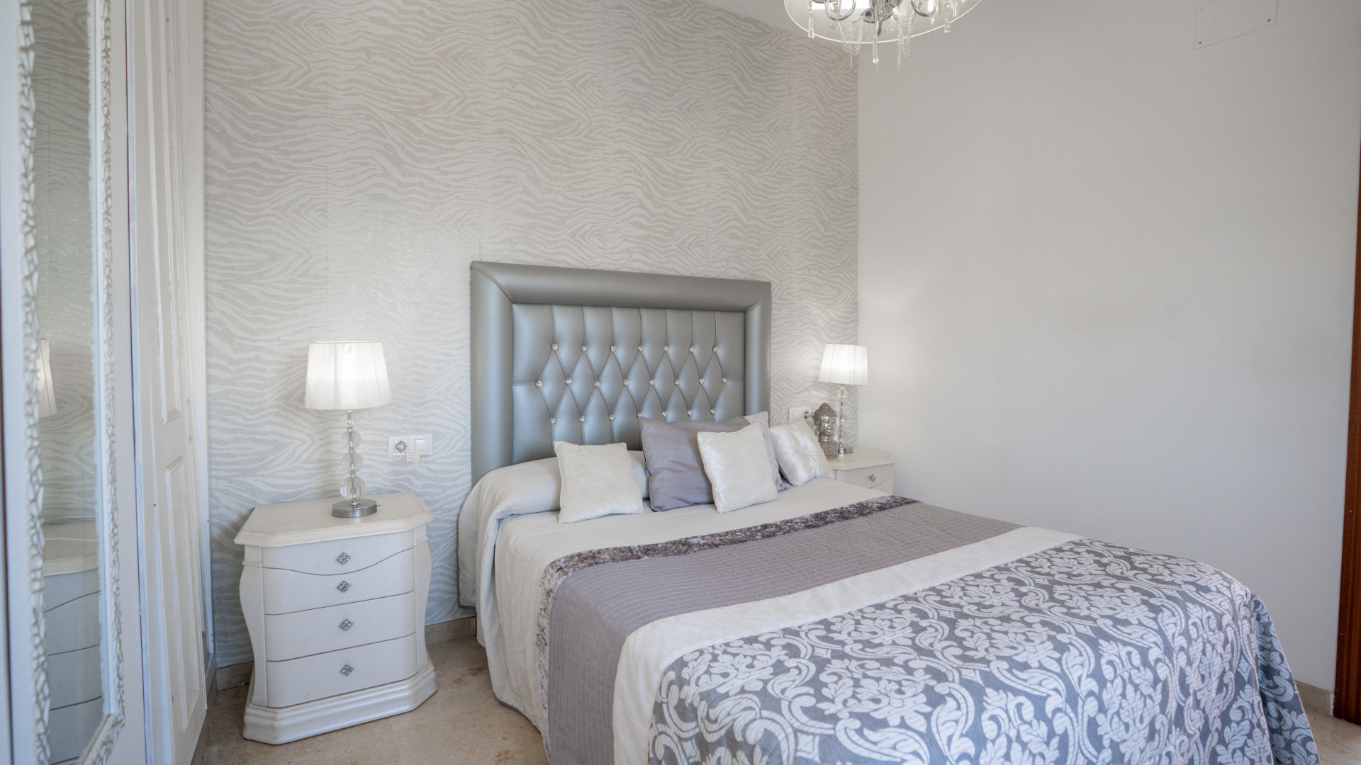 3 Bedroom Penthouse in Estepona - Photo 10