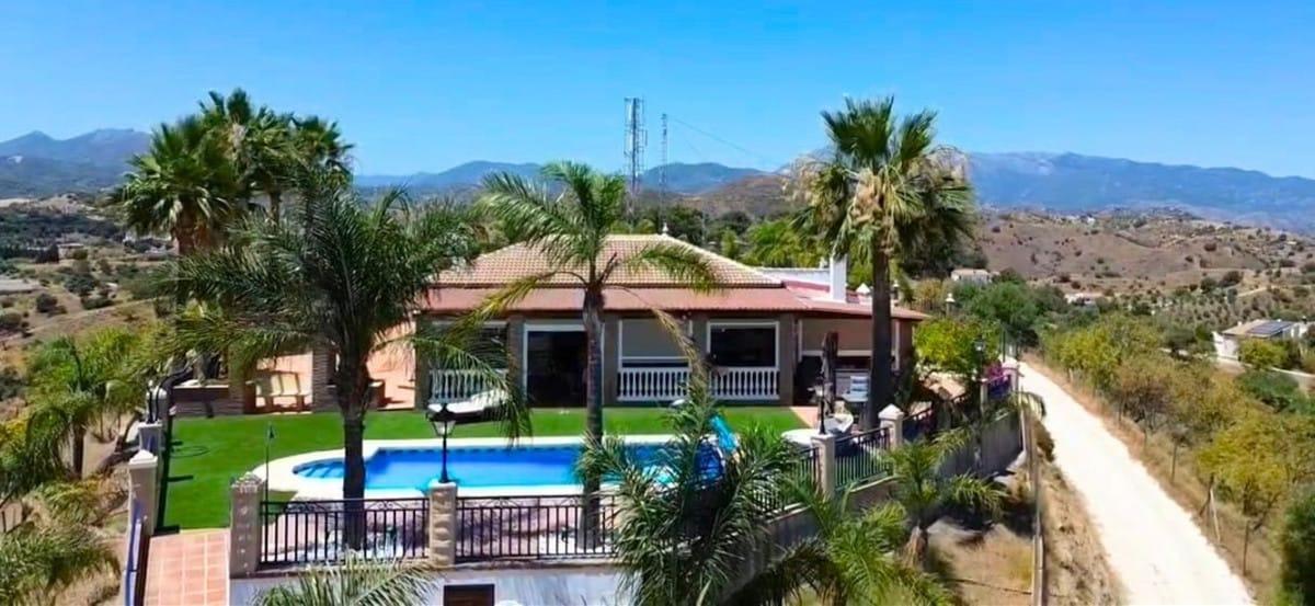 5 Bedroom Villa in Coín