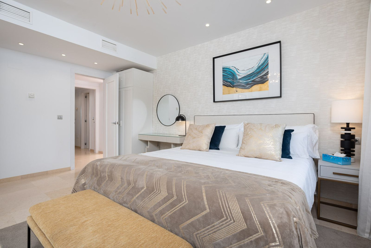 2 Bedroom Apartment in Marbella - Photo 15