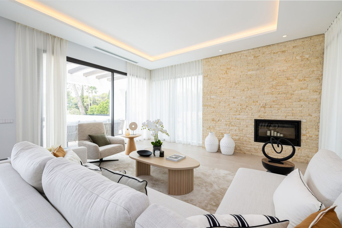 4 Bedroom Villa in Marbella - Photo 6
