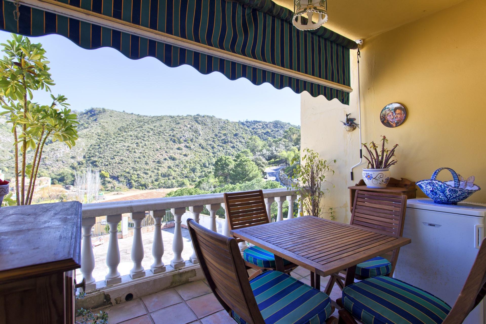 3 Bedroom Townhouse in Benahavís - Photo 3