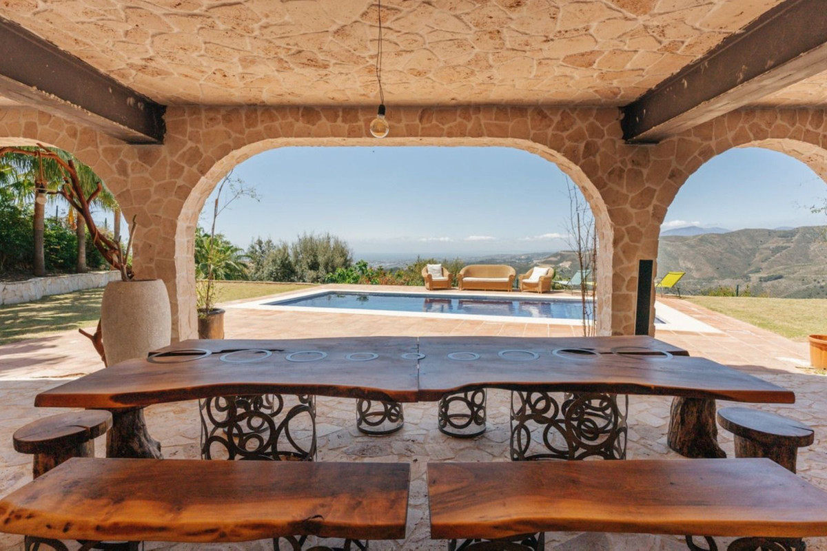 6 Bedroom Villa in Istán - Photo 21