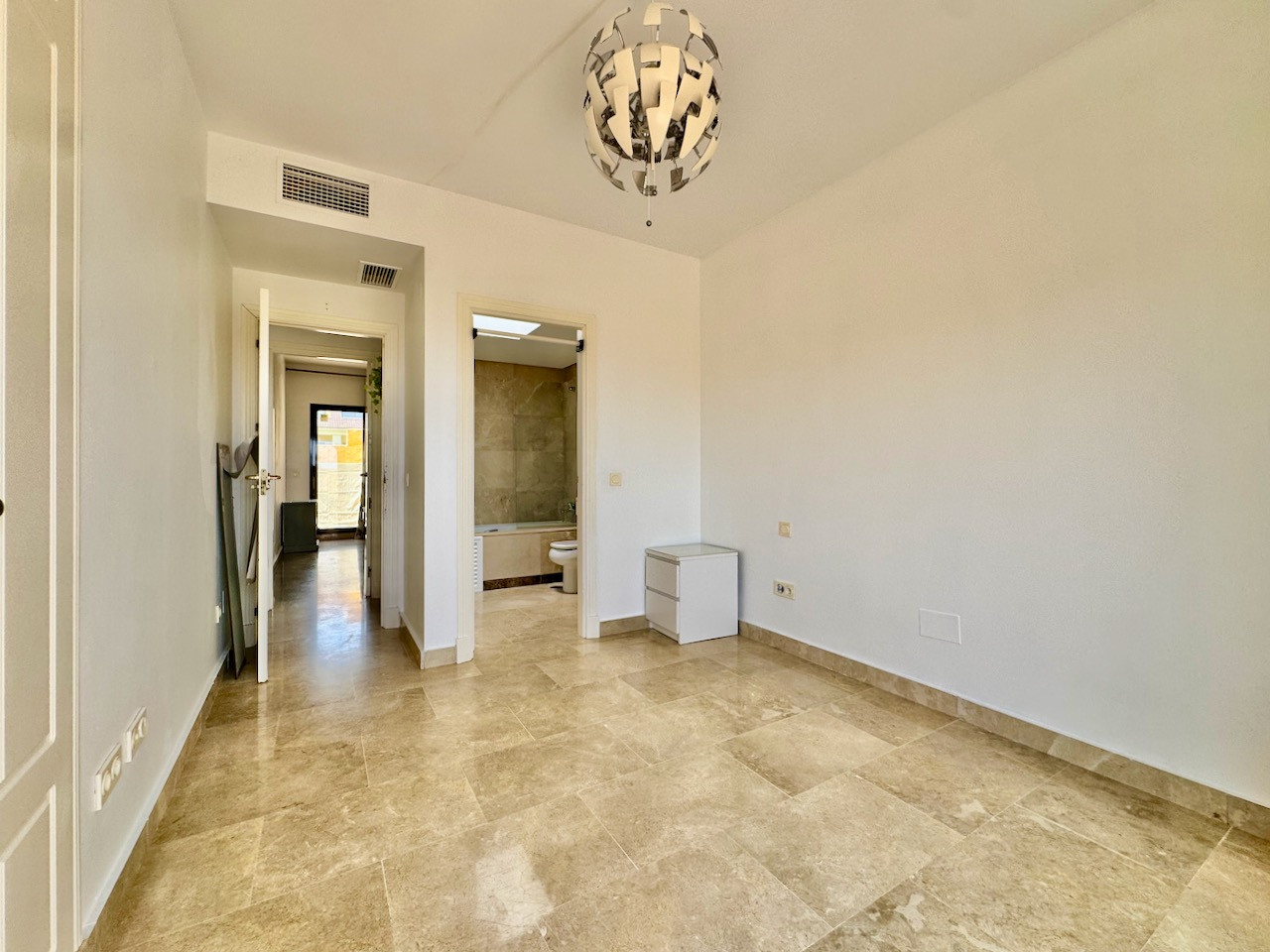 2 Bedroom Penthouse in La Duquesa - Photo 10