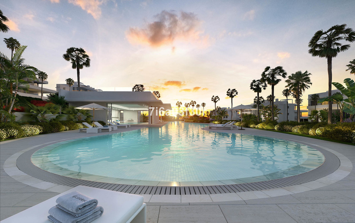 4 Bedroom Apartment in Estepona - Photo 18