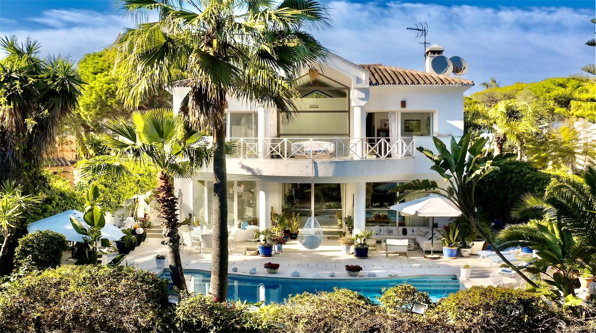 4 Bedroom Villa in Estepona - Photo 12
