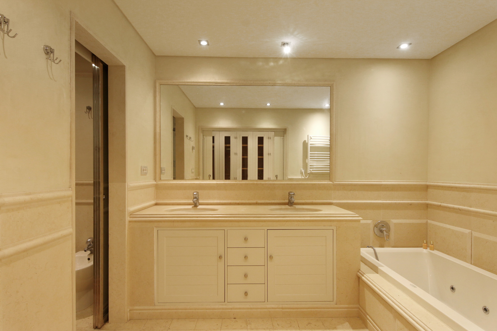 2 Bedroom Apartment in Estepona - Photo 16