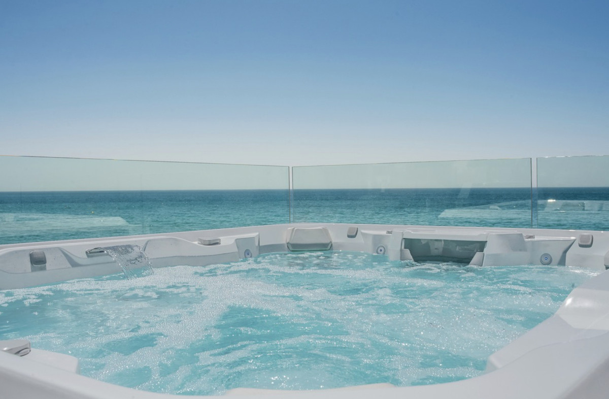 6 Bedroom Villa in Marbella - Photo 12