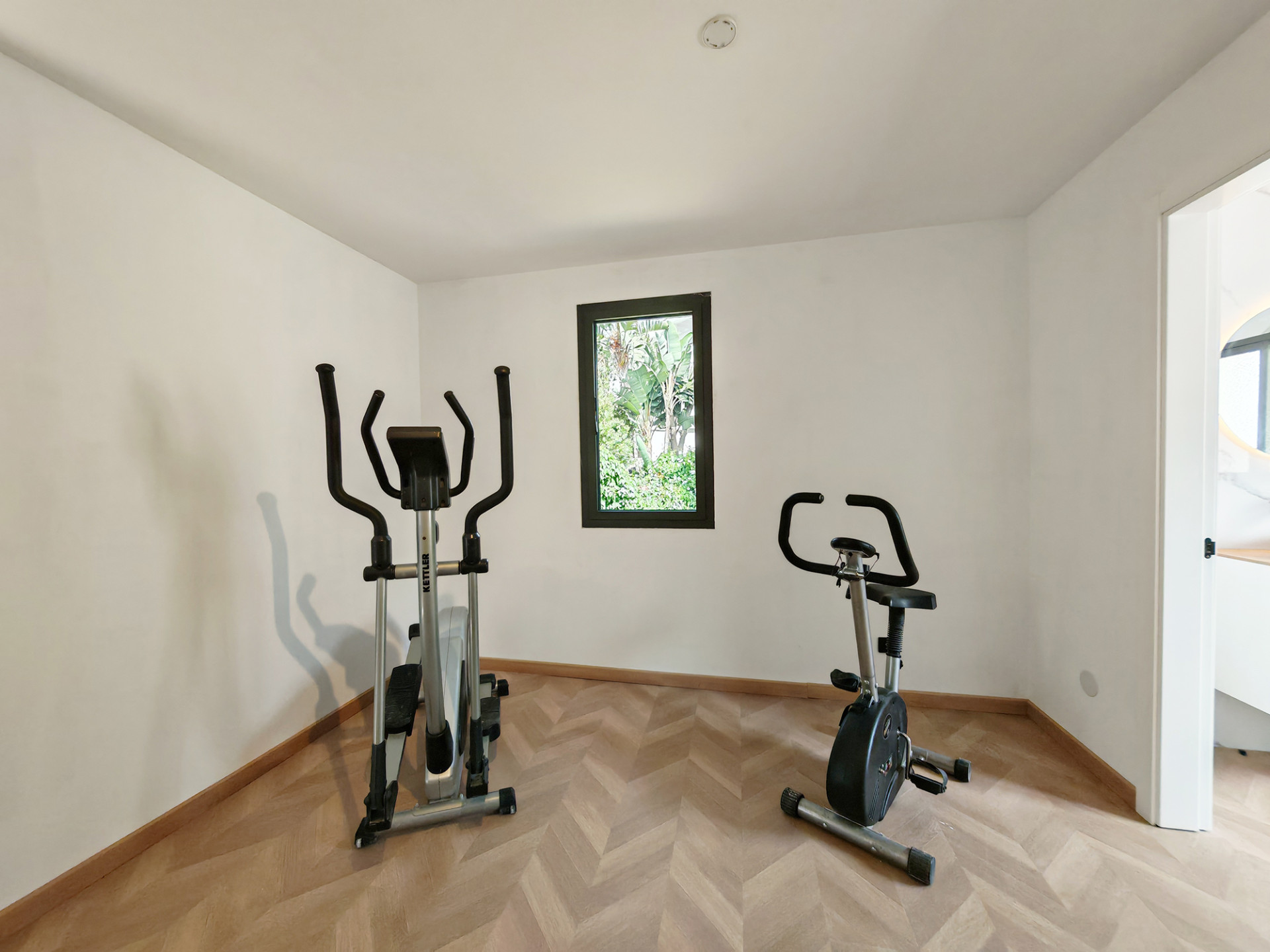 8 Bedroom Villa in Marbella - Photo 25