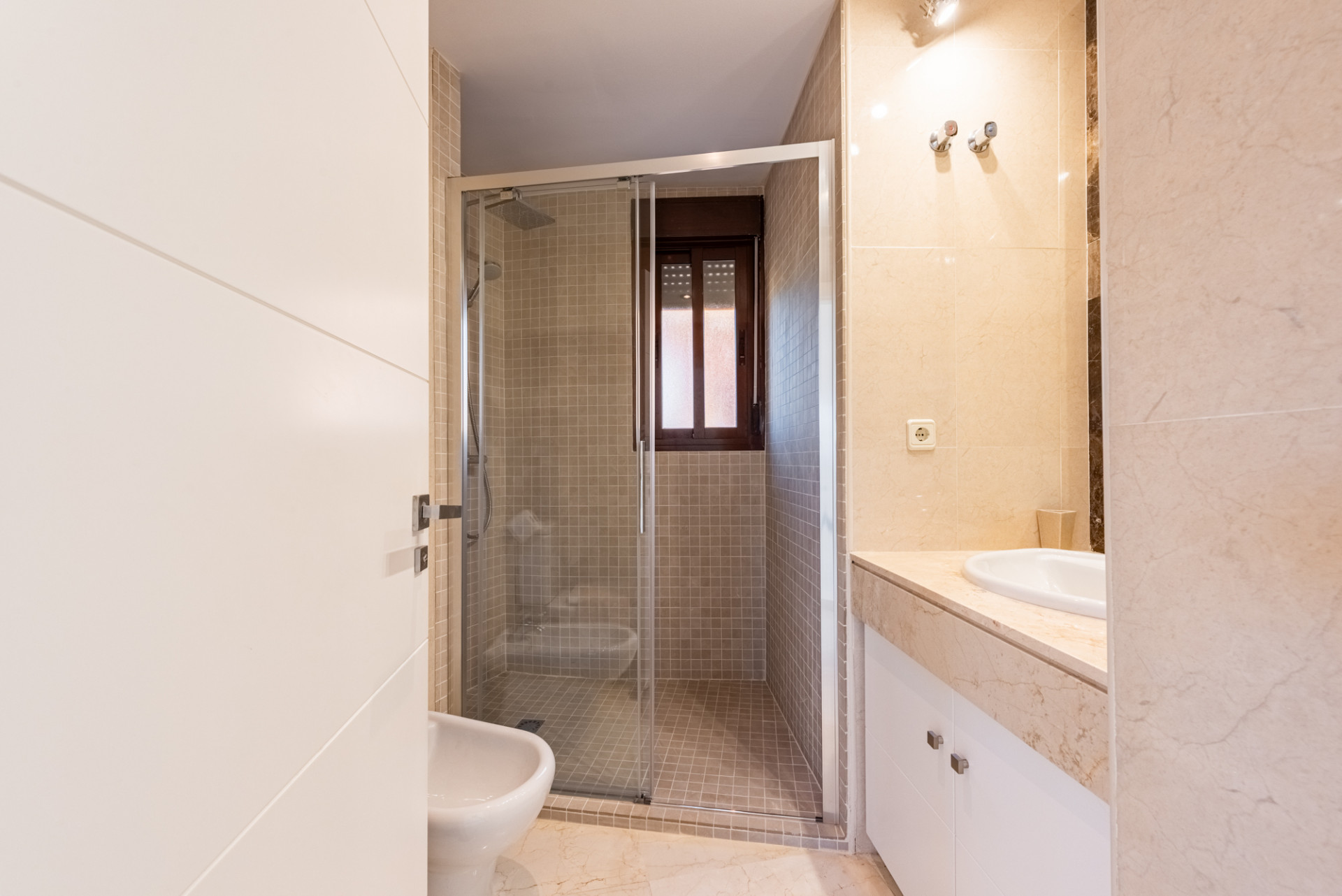 3 Bedroom Penthouse in Estepona - Photo 20