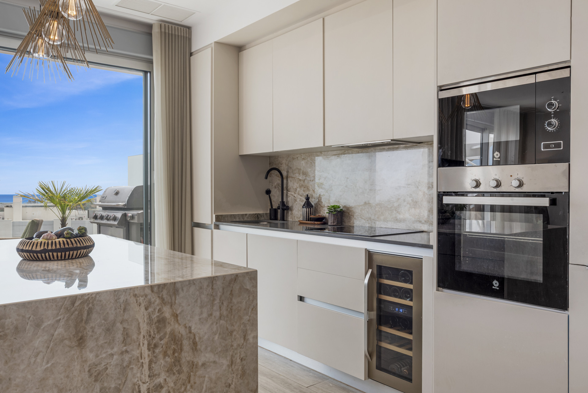 2 Bedroom Penthouse in Estepona - Photo 7