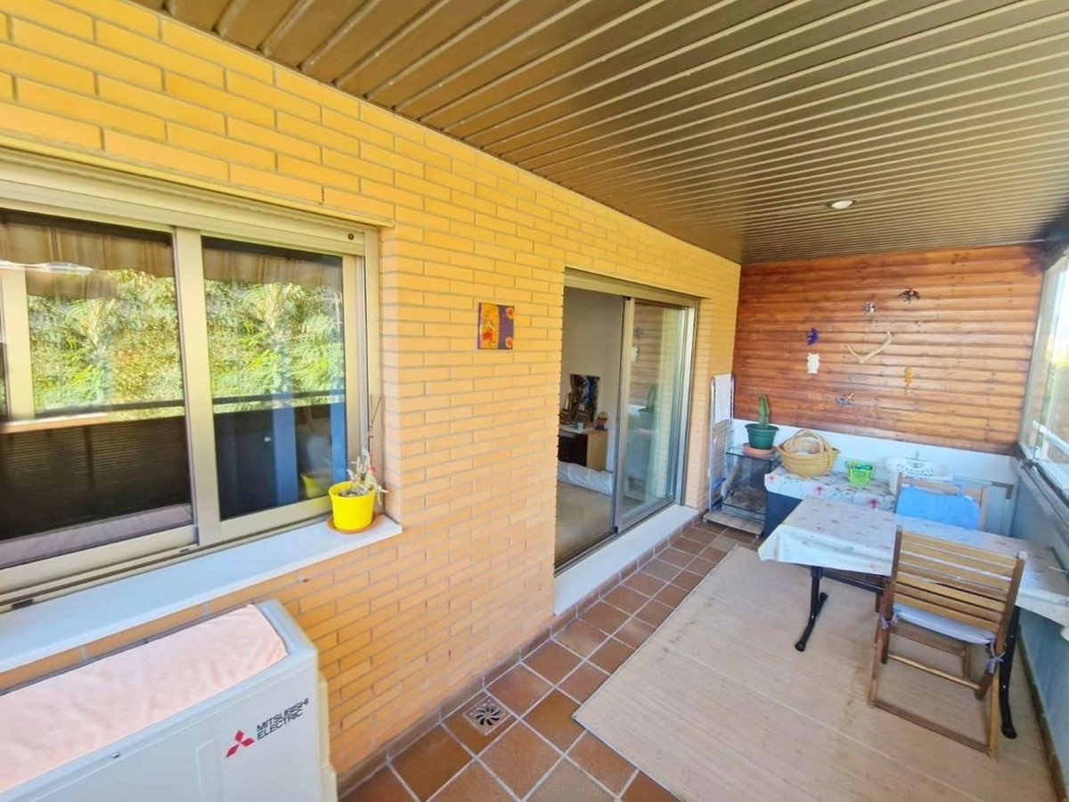 4 Bedroom Apartment in Málaga - Photo 4