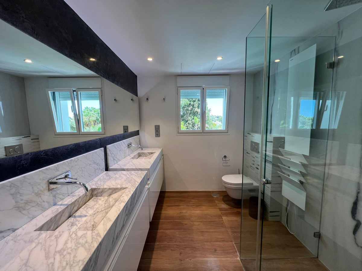 5 Bedroom Townhouse in Marbella - Photo 5