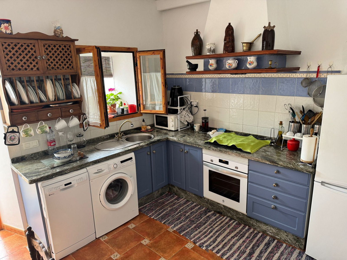 4 Bedroom Townhouse in Álora - Photo 8