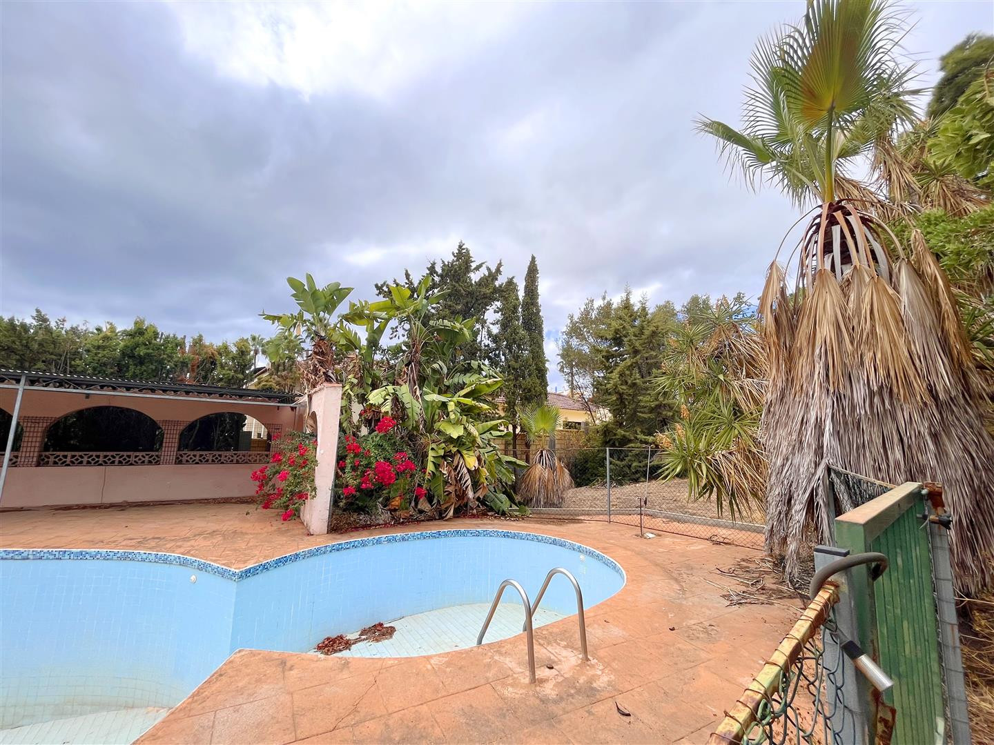 6 Bedroom Villa in Marbella - Photo 2