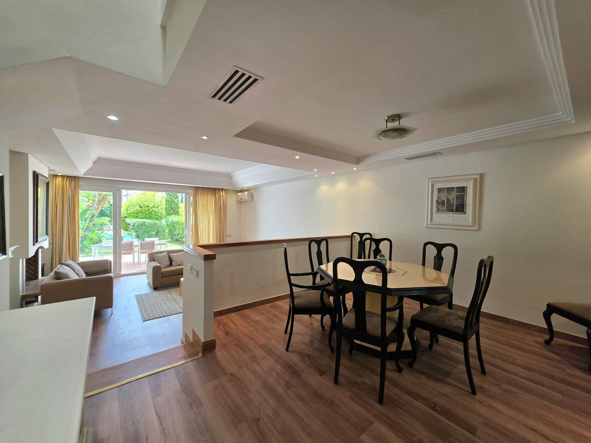 3 Bedroom Townhouse in Estepona - Photo 11