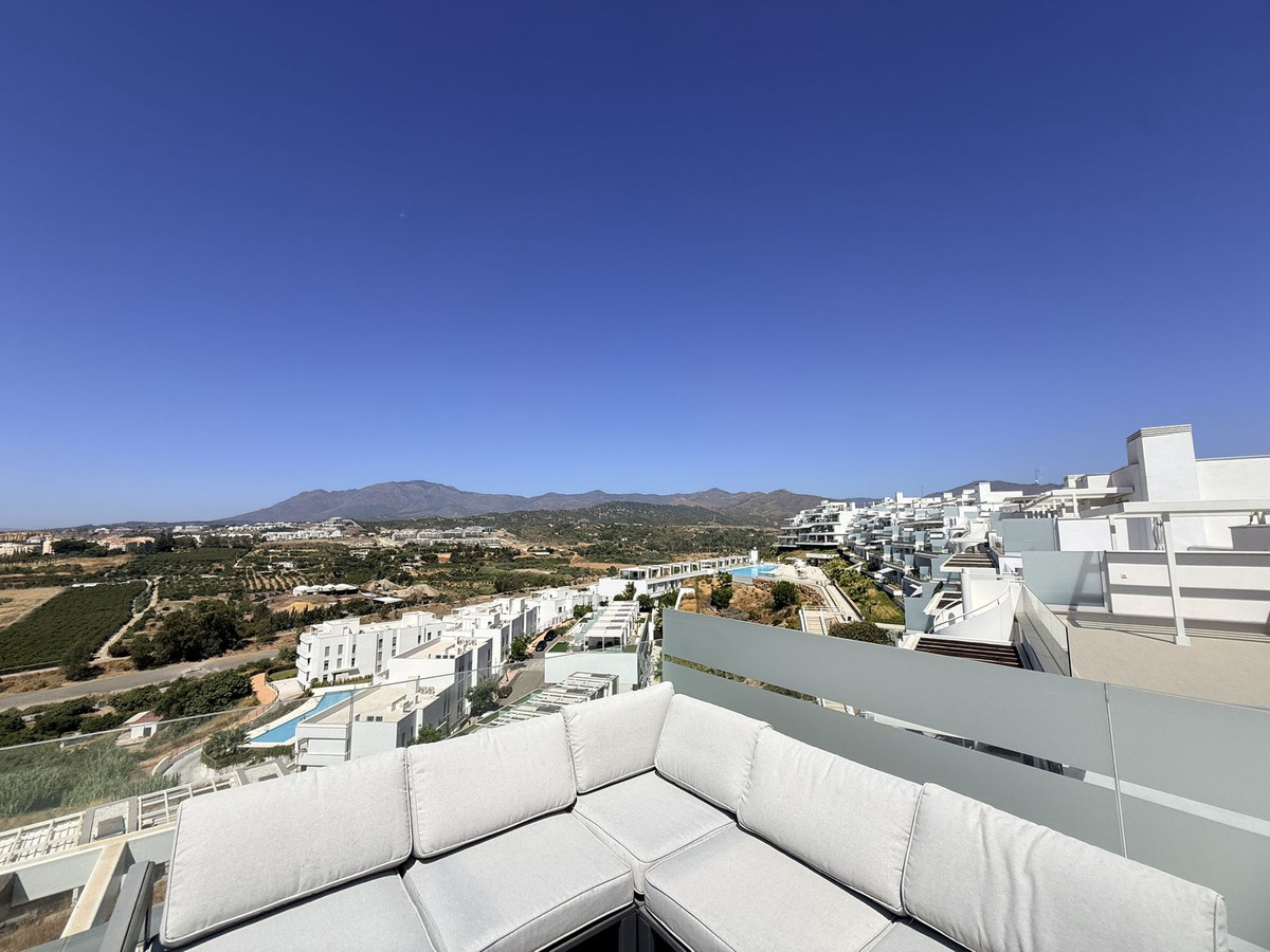 2 Bedroom Penthouse in Estepona - Photo 21