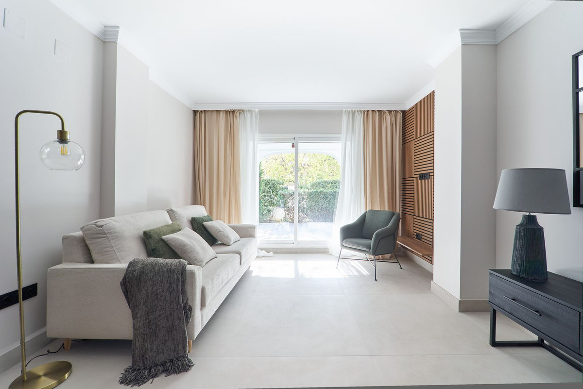 3 Bedroom Apartment in San Pedro de Alcántara - Photo 3