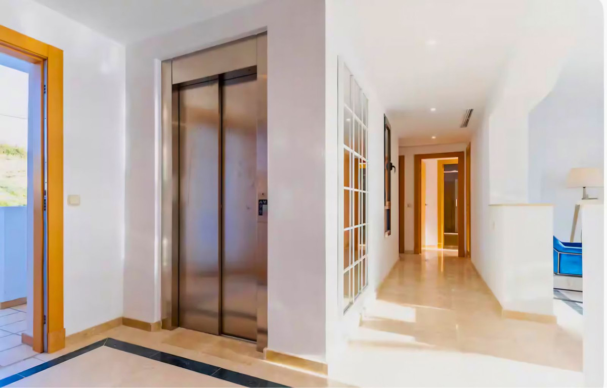 3 Bedroom Penthouse in Casares - Photo 4