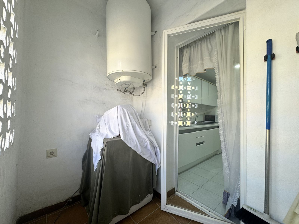 3 Bedroom Apartment in Estepona - Photo 11
