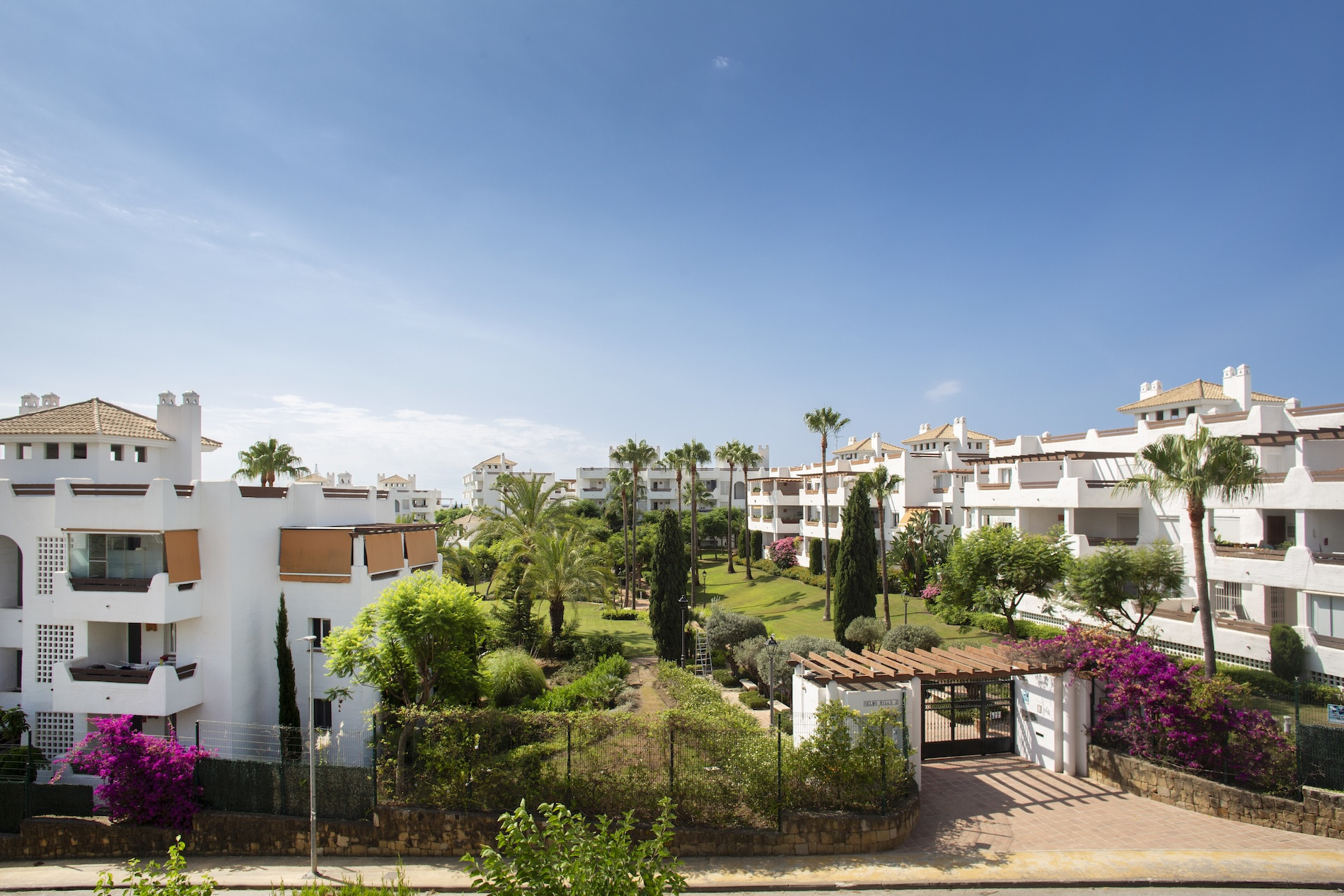 2 Bedroom Apartment in Estepona - Photo 8