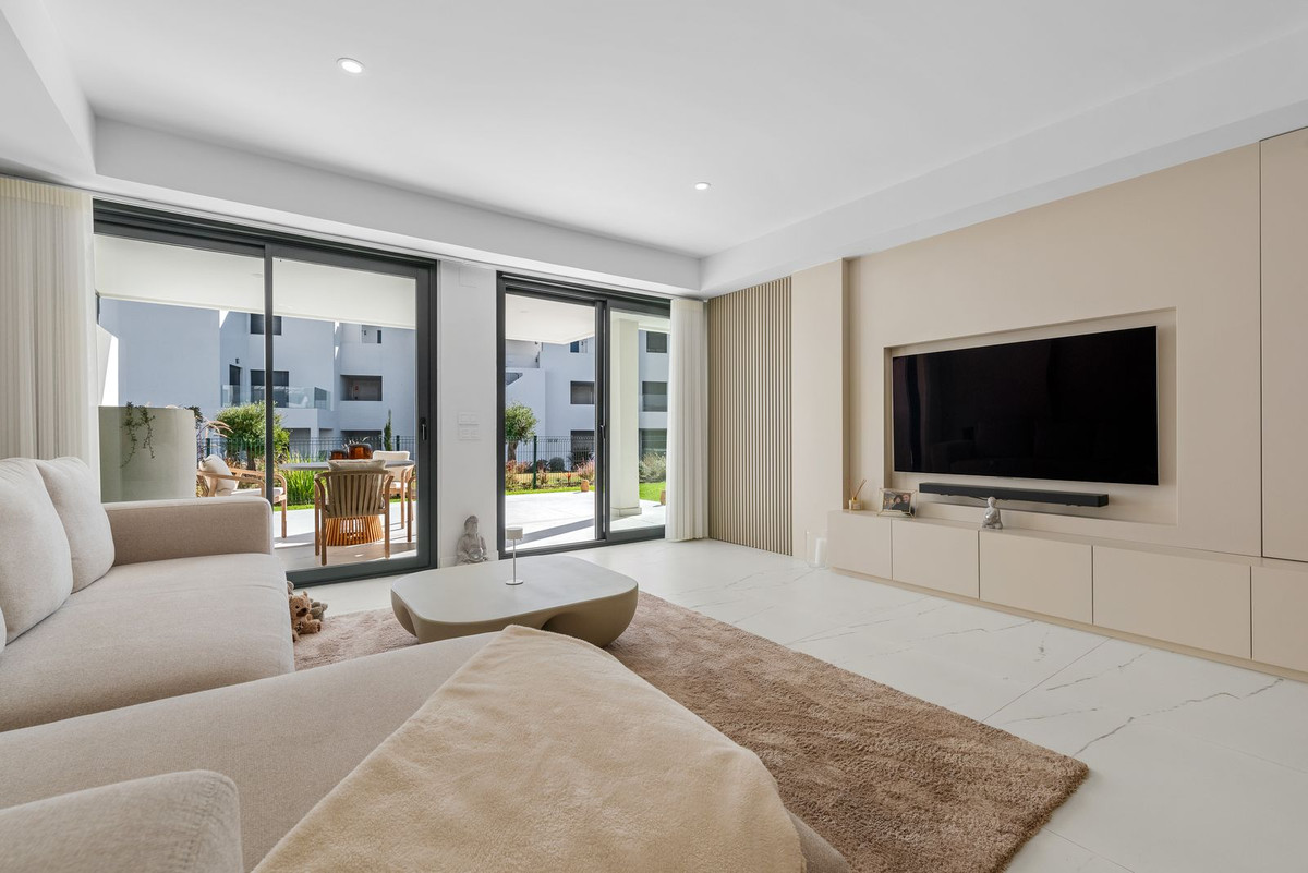 2 Bedroom Apartment in Casares - Photo 8