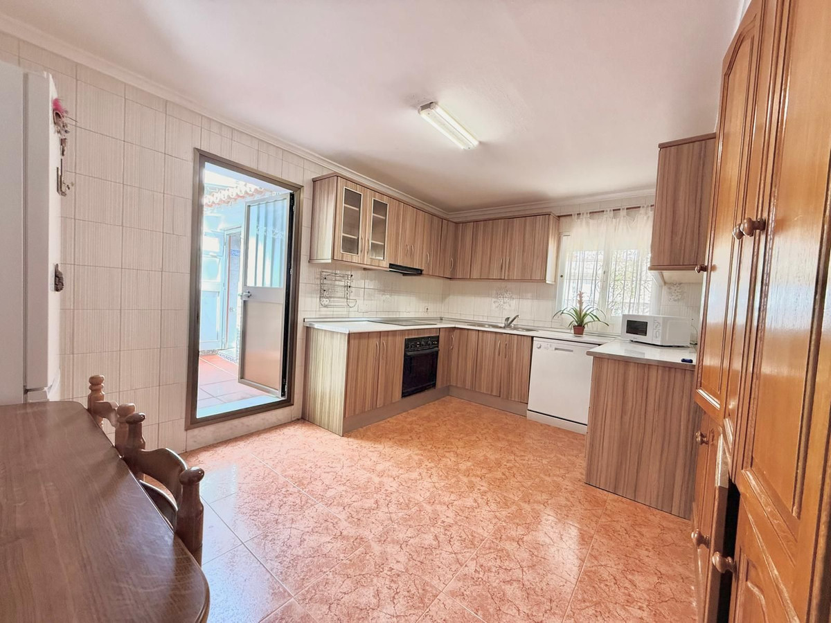 4 Bedroom Villa in Mijas - Photo 2
