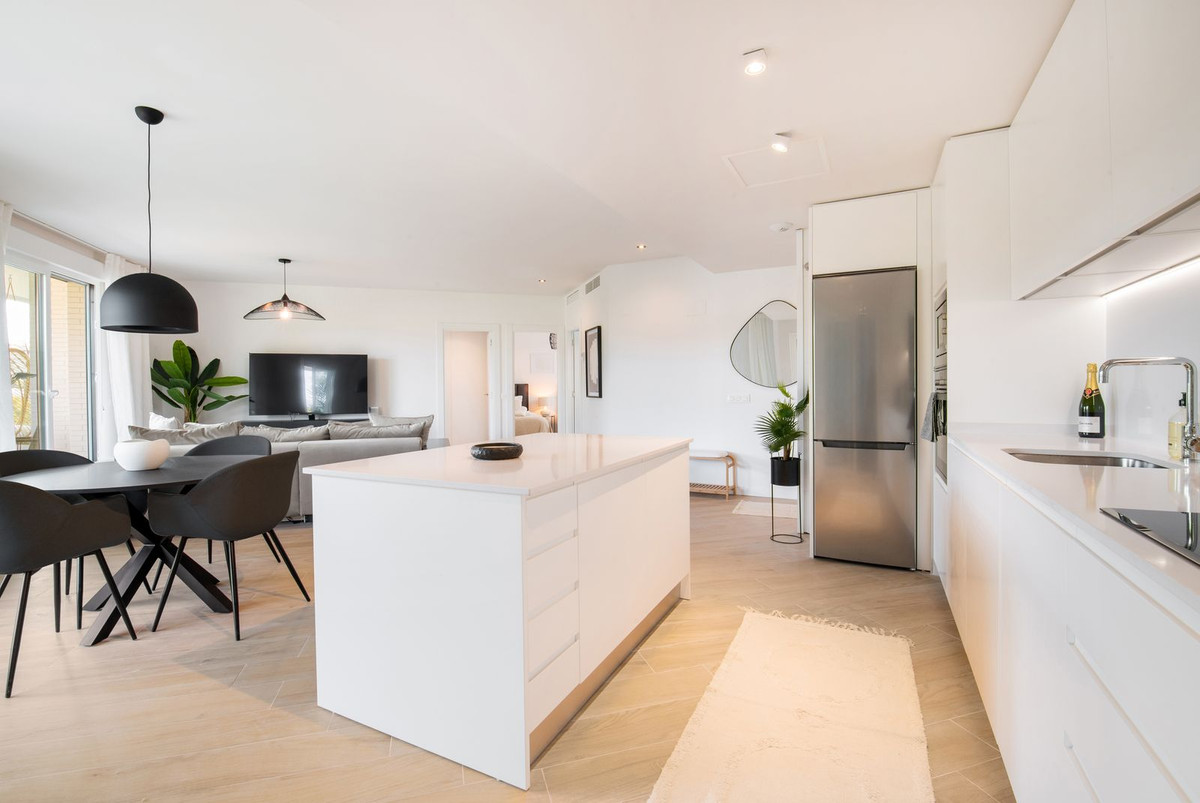 2 Bedroom Apartment in Marbella - Photo 31