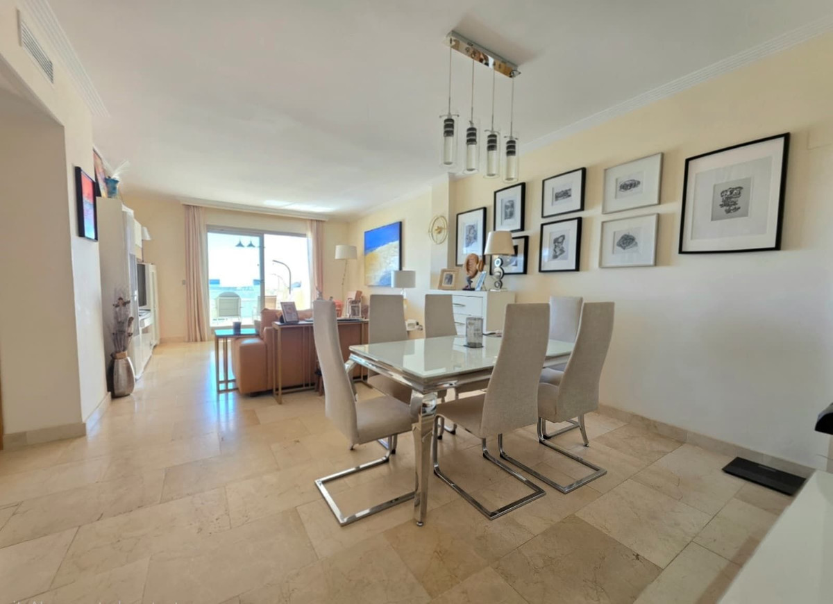 2 Bedroom Apartment in Estepona - Photo 11