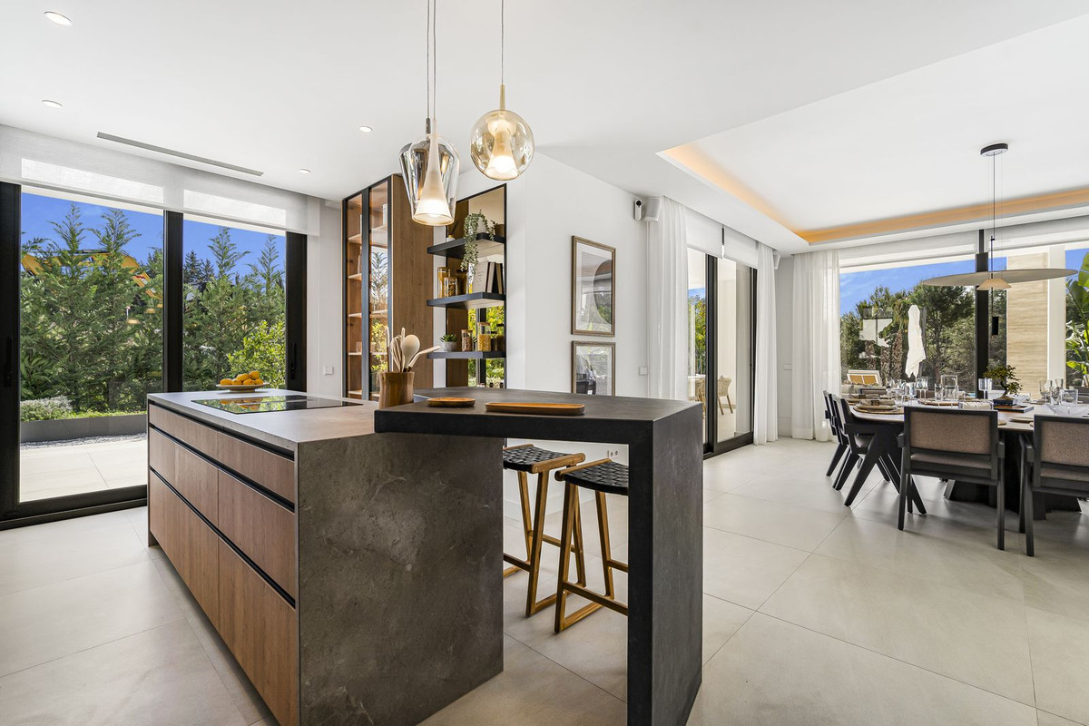 6 Bedroom Villa in Marbella - Photo 45